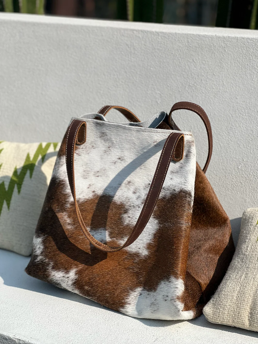 21 (1) Cowhide Bag - Image 1